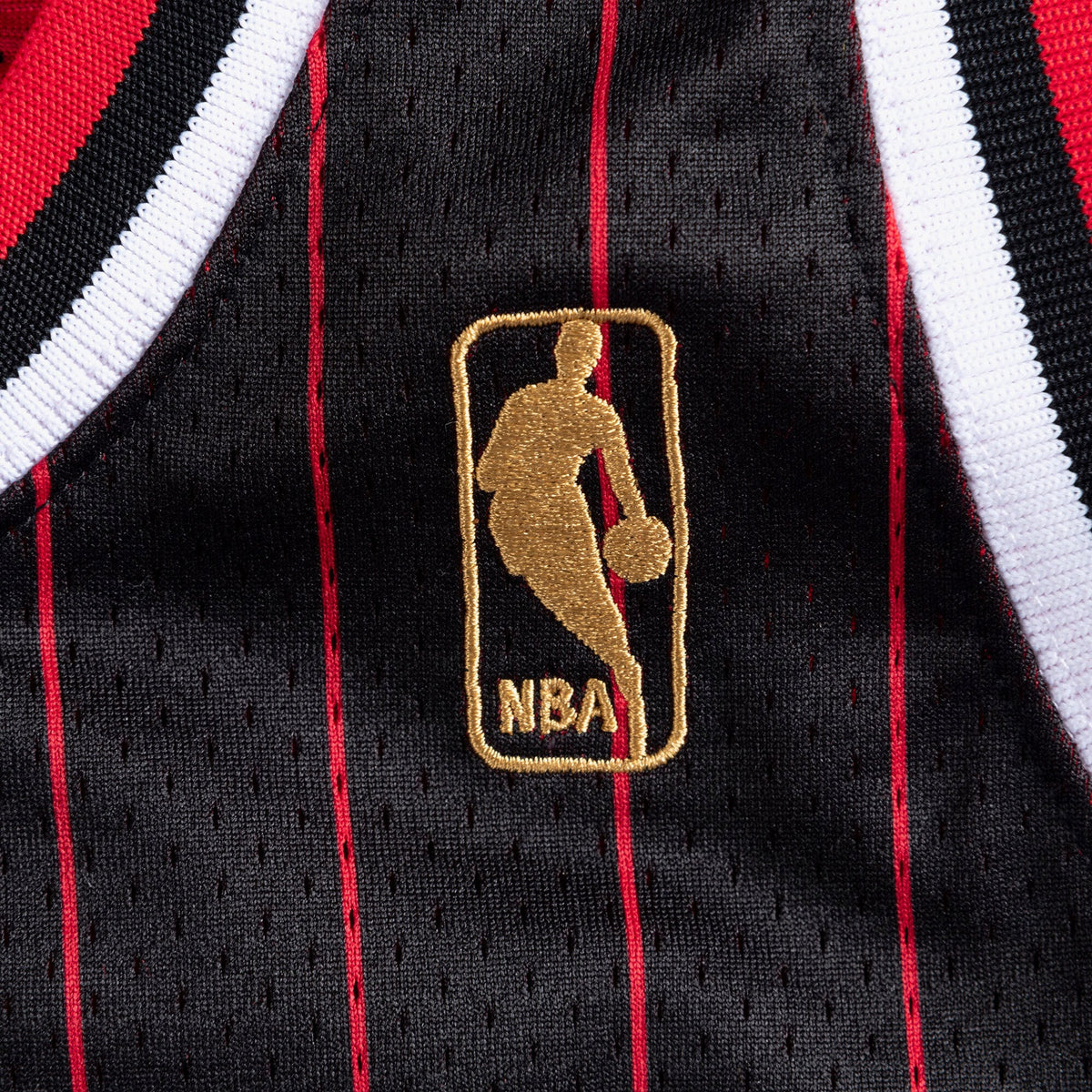 Men's Chicago Bulls NBA Basketball Jersey Alternate Michael Jordan 1996-97 - view 5