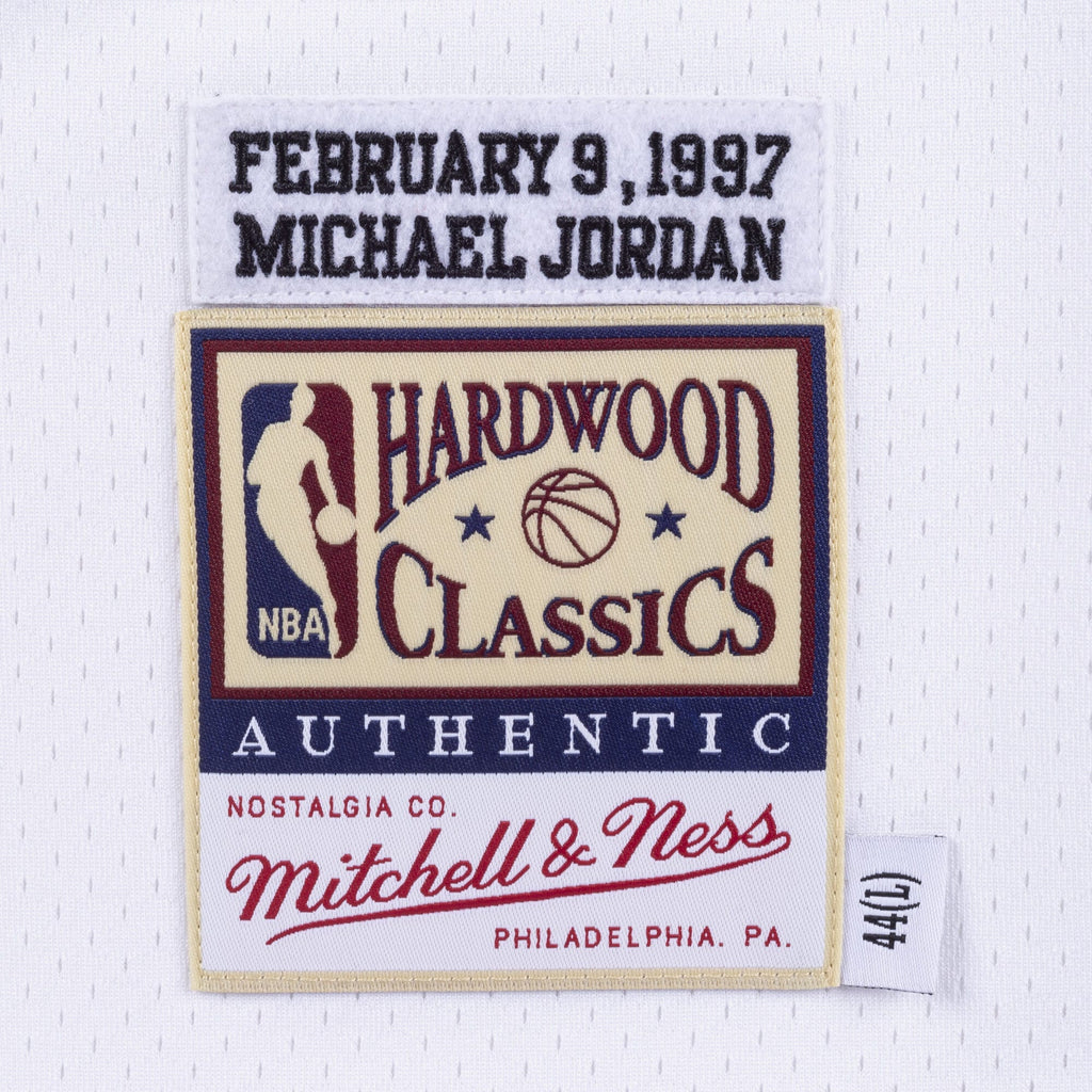 Men's Chicago Bulls NBA Basketball Jersey Michael Jordan 1997-98 - view 4