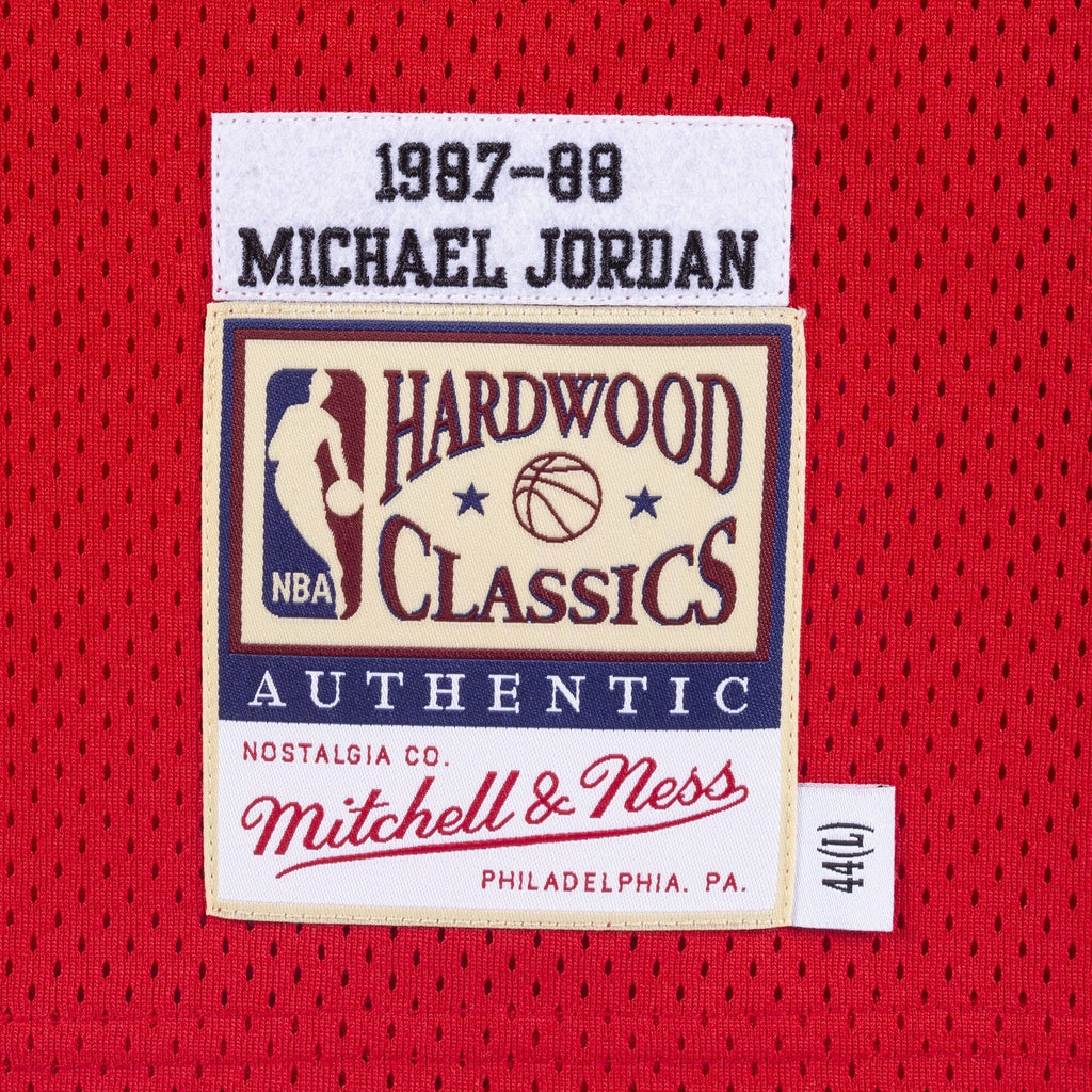 Men's Chicago Bulls NBA Basketball Jersey Michael Jordan 1997-98 - view 10
