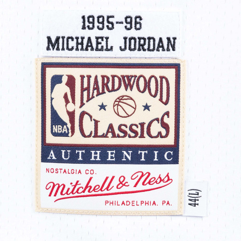 Men's Chicago Bulls NBA Basketball Jersey Home Michael Jordan 1995-96 - view 7