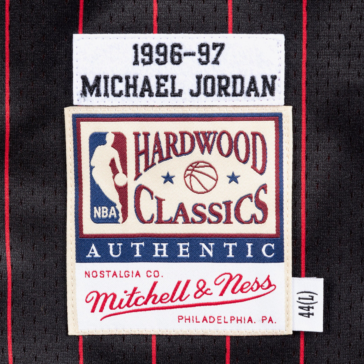 Men's Chicago Bulls NBA Basketball Jersey Alternate Michael Jordan 1996-97 - view 4