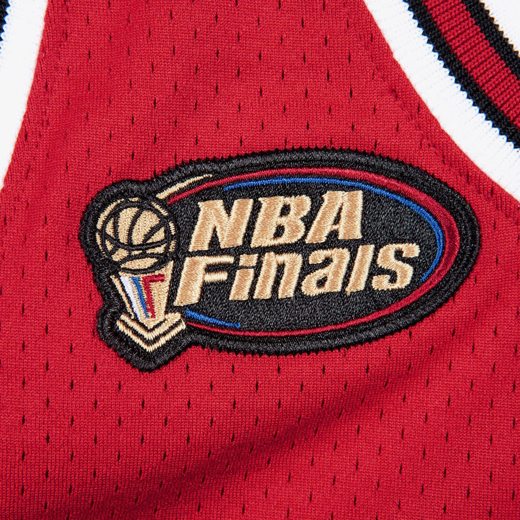 Men's Chicago Bulls NBA Basketball Jersey Road Finals Michael Jordan 1997-98 - view 5