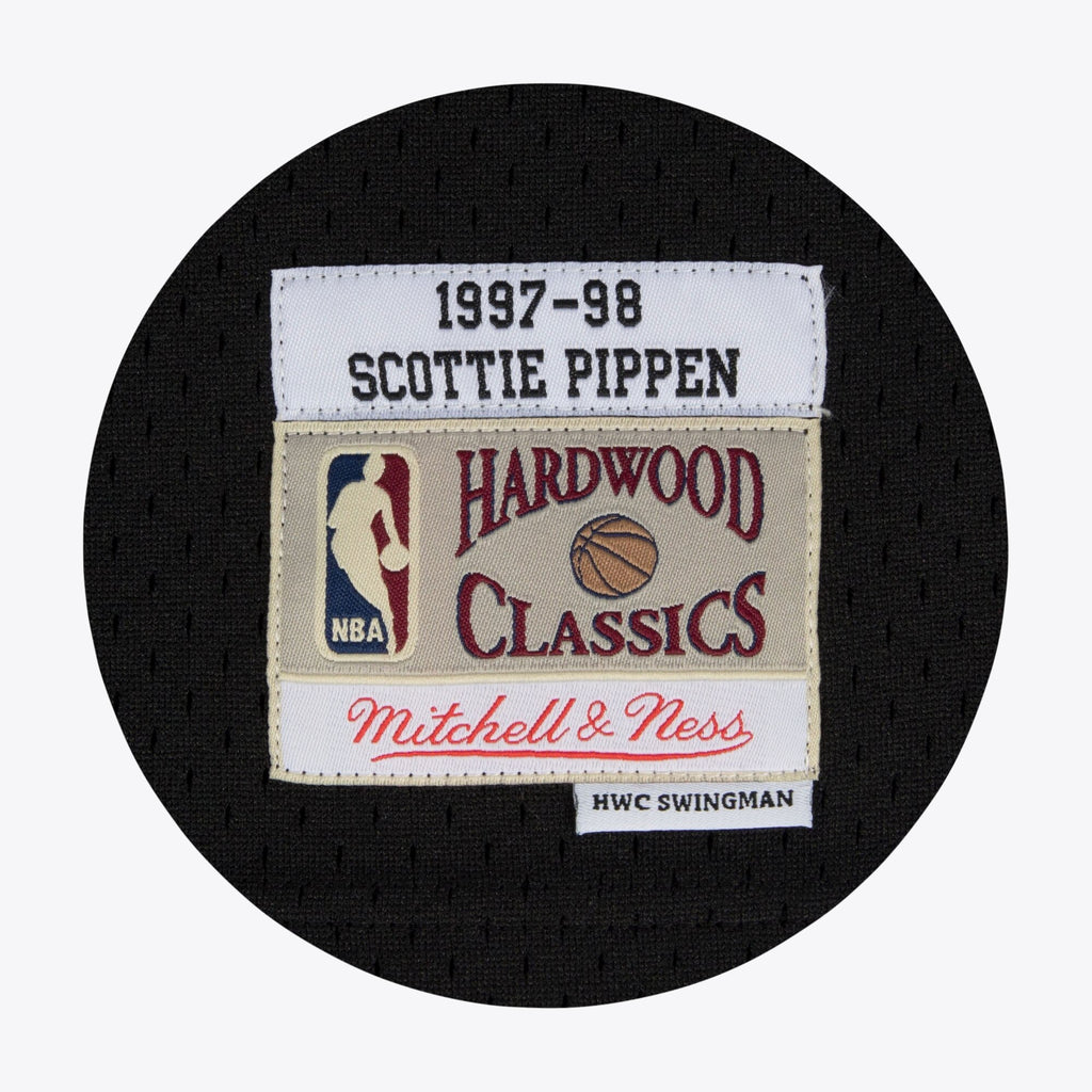 Men's Chicago Bulls Scottie Pippen 1997-98 Hardwood Classics Alternate Swingman NBA Basketball Jersey - Black - view 4