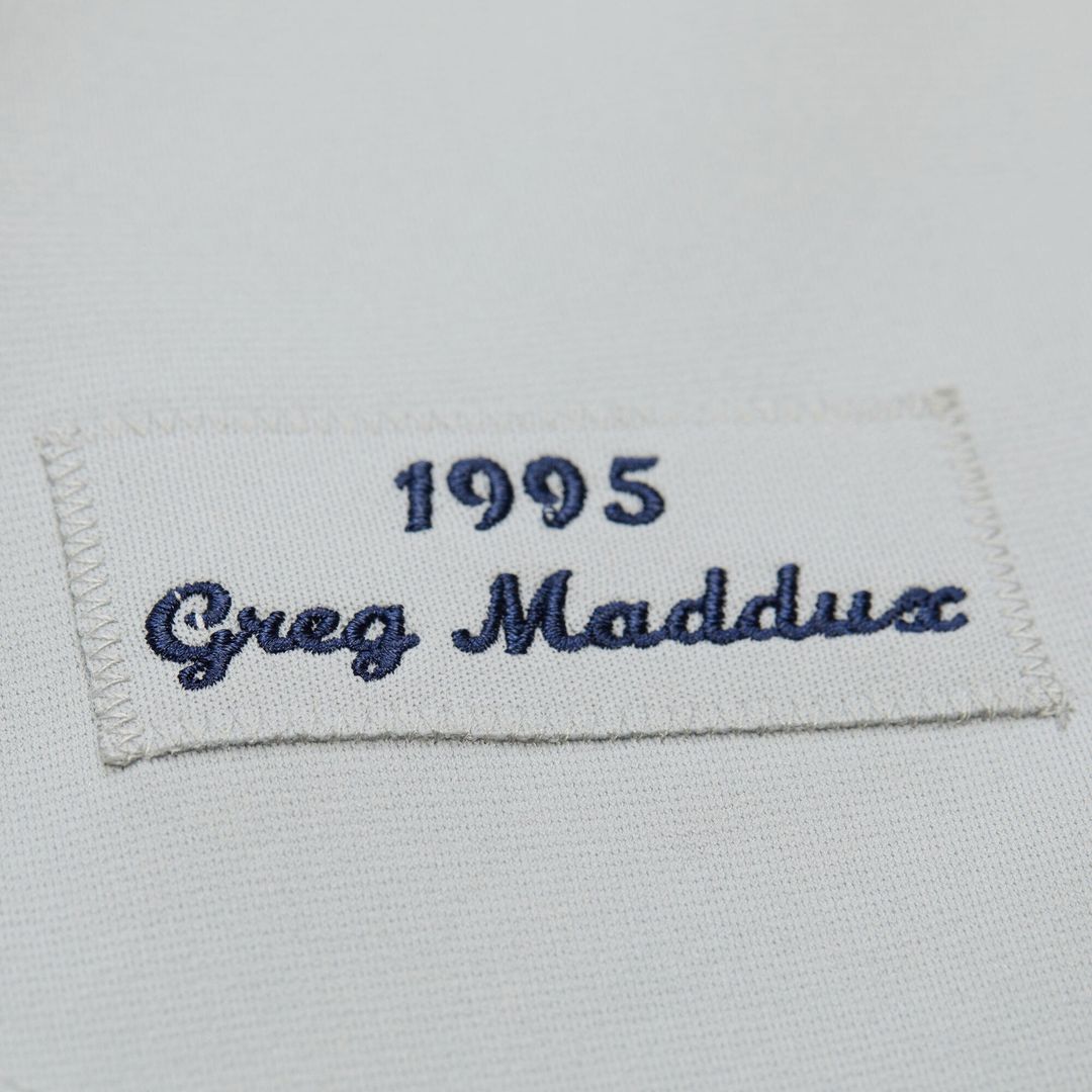 Men's Atlanta Braves Greg Maddux Gray 1995 Throwback MLB Baseball Jersey - view 5