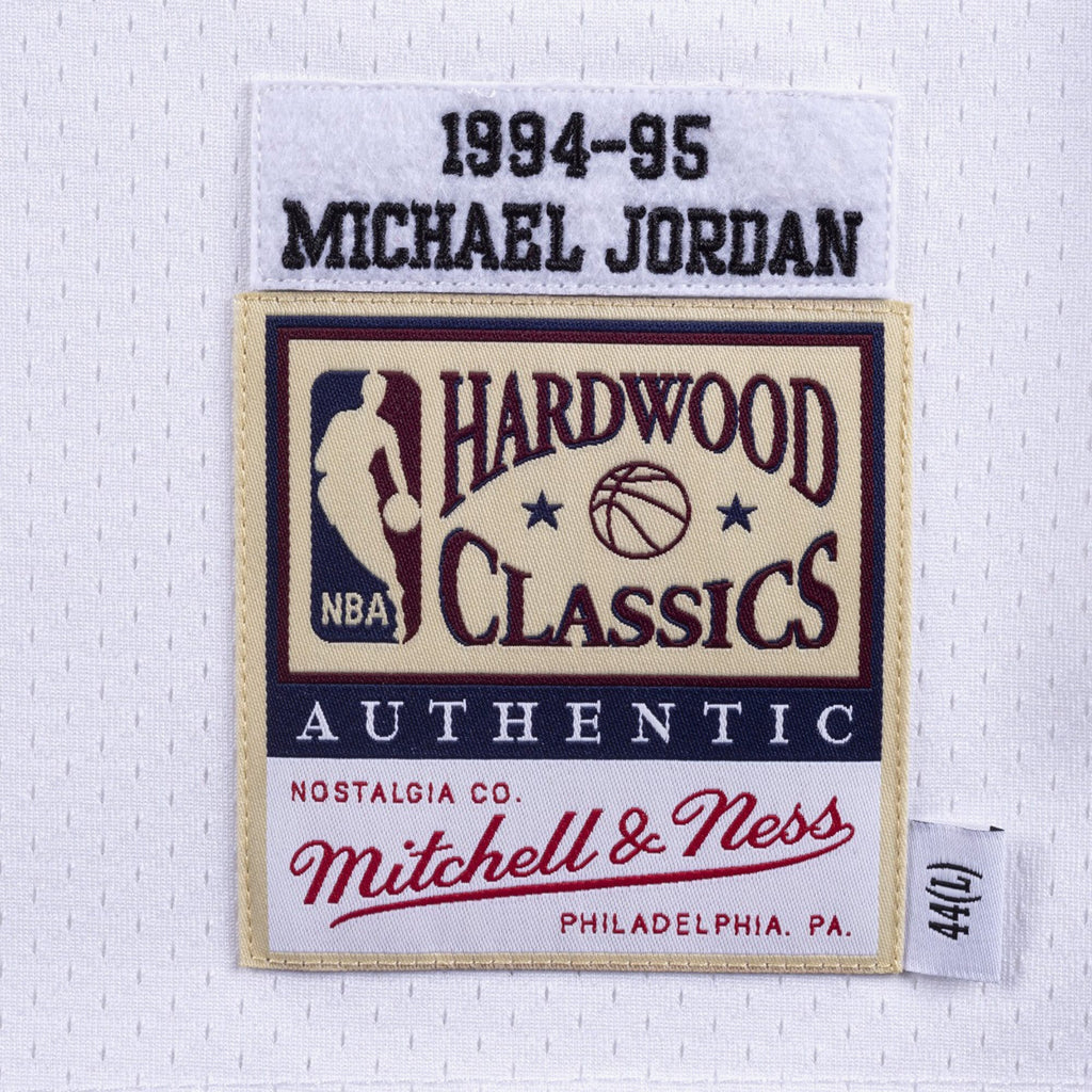 Men's Chicago Bulls NBA Basketball Jersey Michael Jordan 1994-95 - view 4