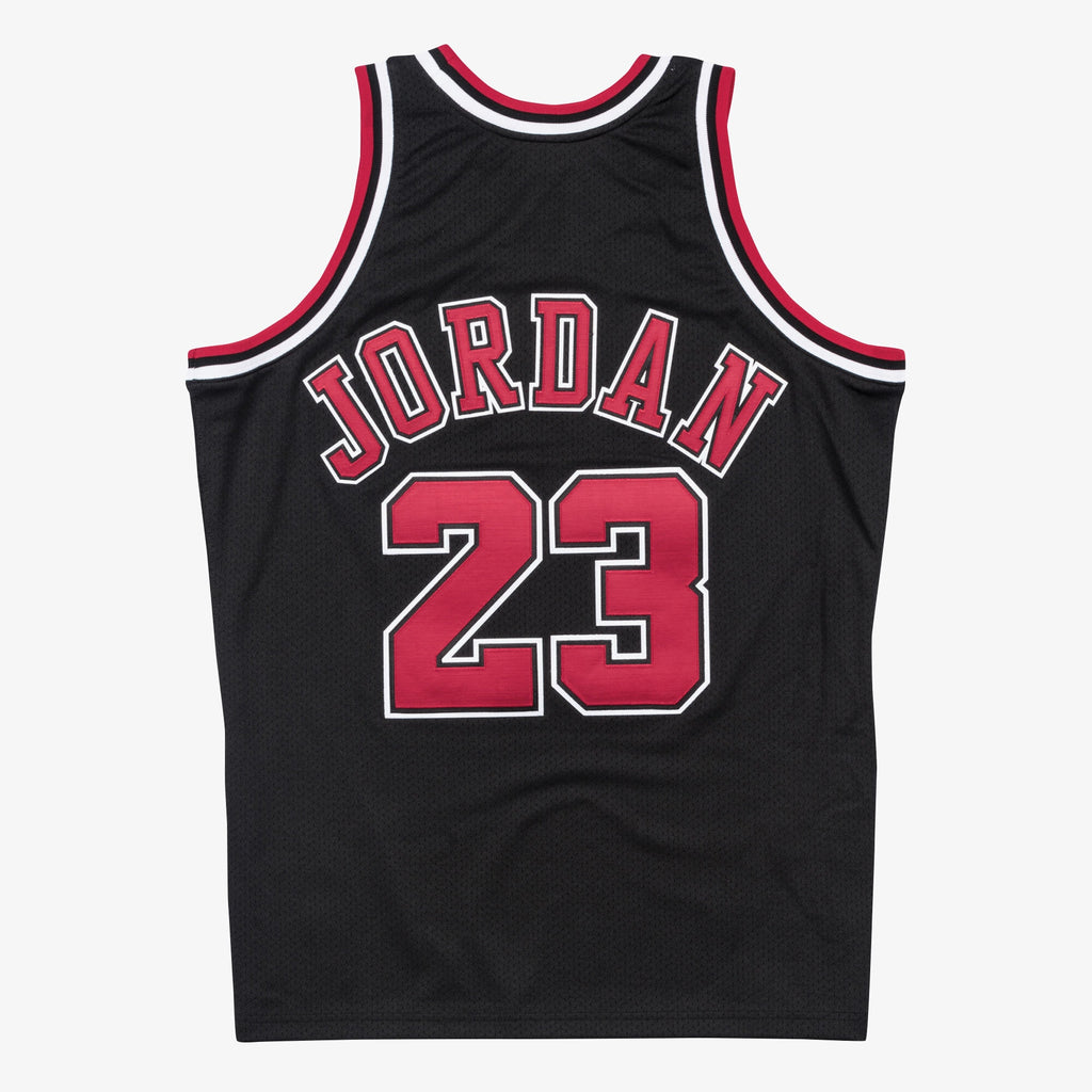 Men's Chicago Bulls NBA Basketball Jersey Alternate Michael Jordan 1997-98 - view 3